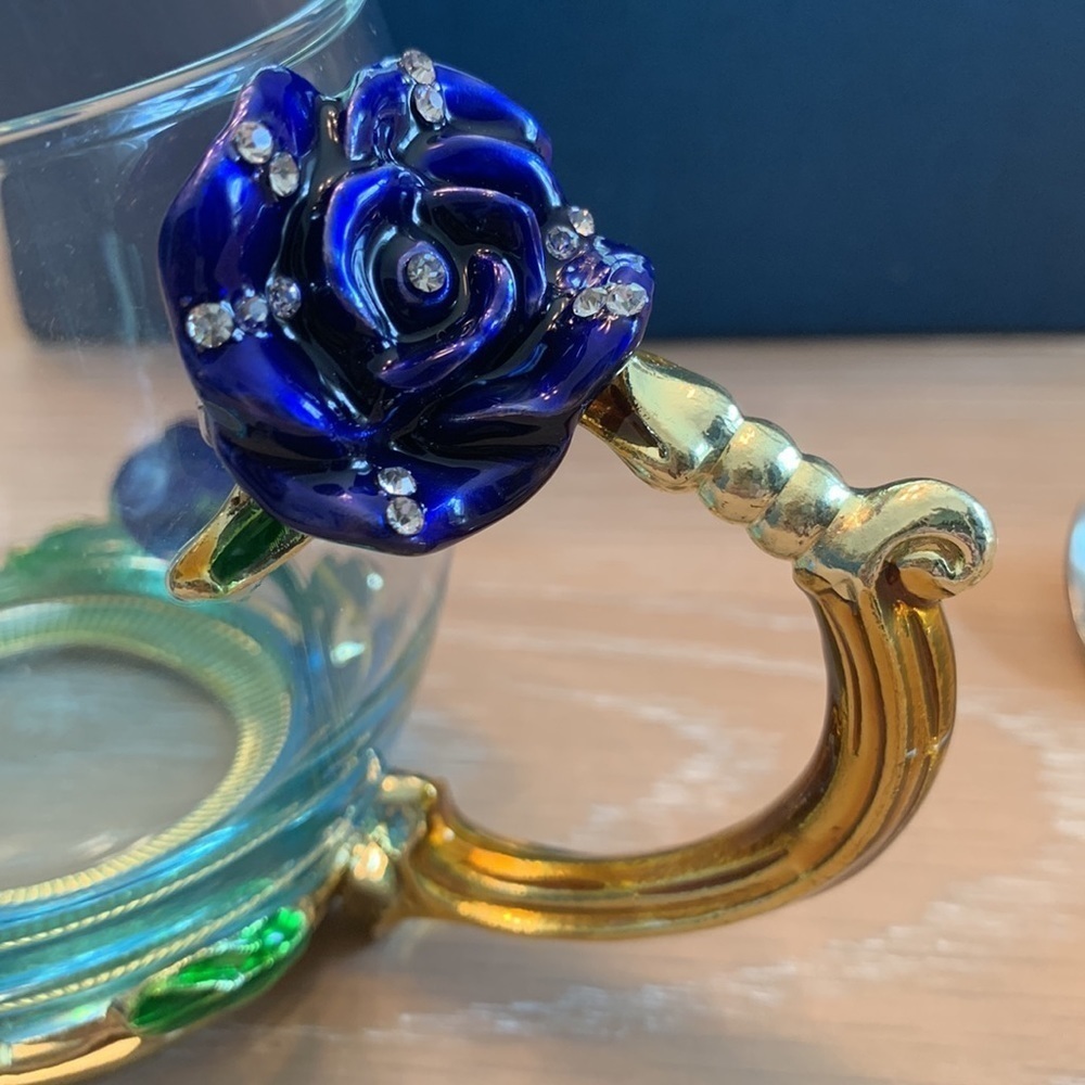 Glassyfi cup with gold colored handle, butterfly and flowers, includes spoon - Picture 7 of 9